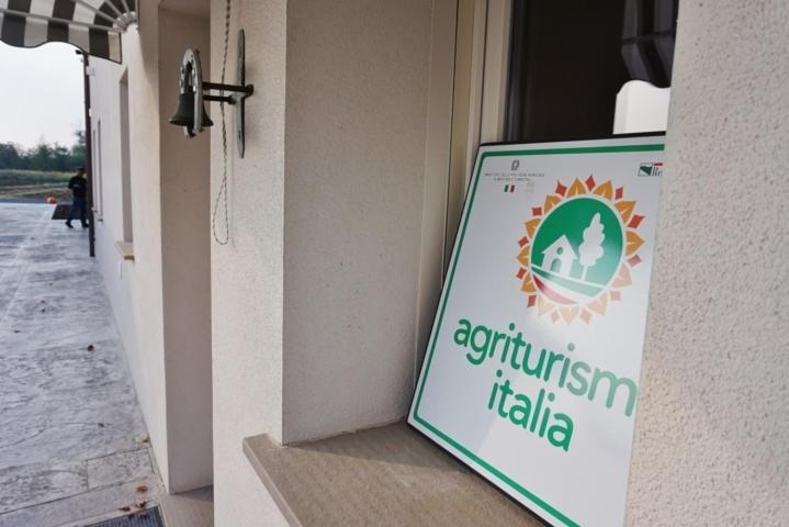 Agriturismo Campogrande Carpaneto Piacentino ภายนอก รูปภาพ