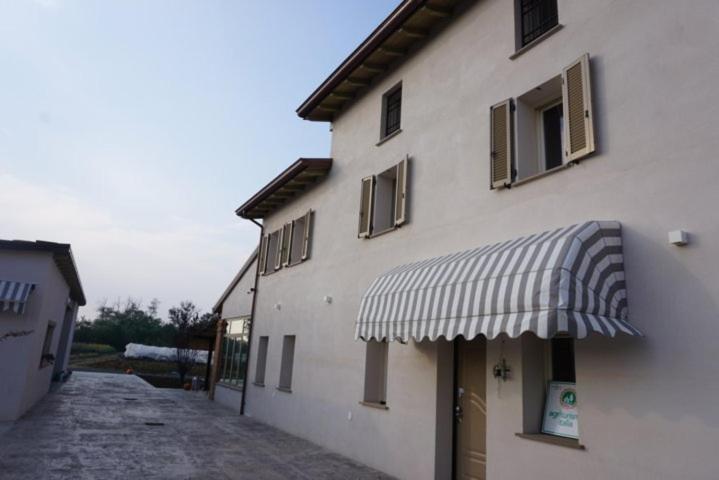 Agriturismo Campogrande Carpaneto Piacentino ภายนอก รูปภาพ